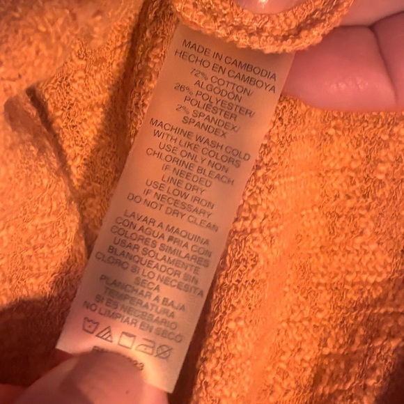 Two by Vince Camuto light orange sweater buttons. Size large women’s - Picture 4 of 7